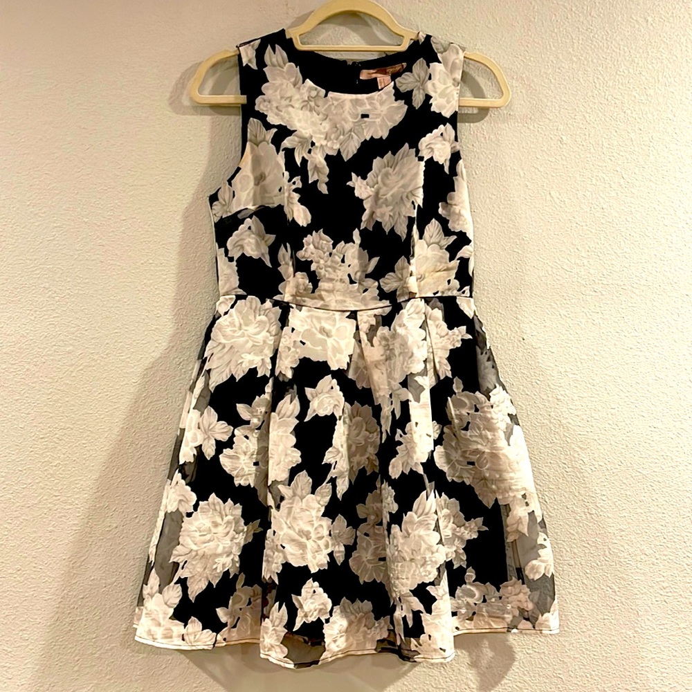 Forever 21 fit and flare floral sleeveless dress, Sz M